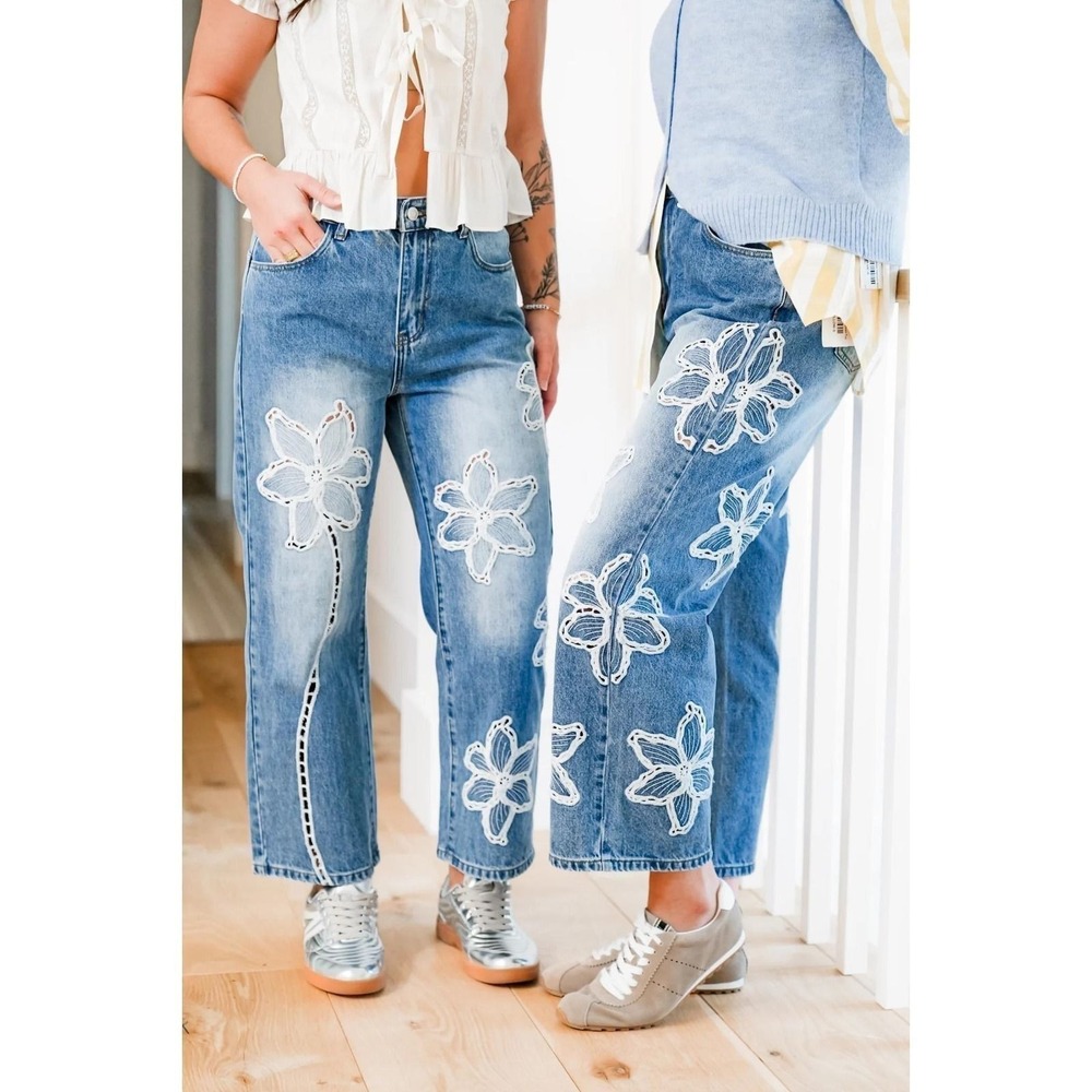Freckled Poppy Women's Cropped Floral Crochet Wide Leg Jeans Size‎ Small